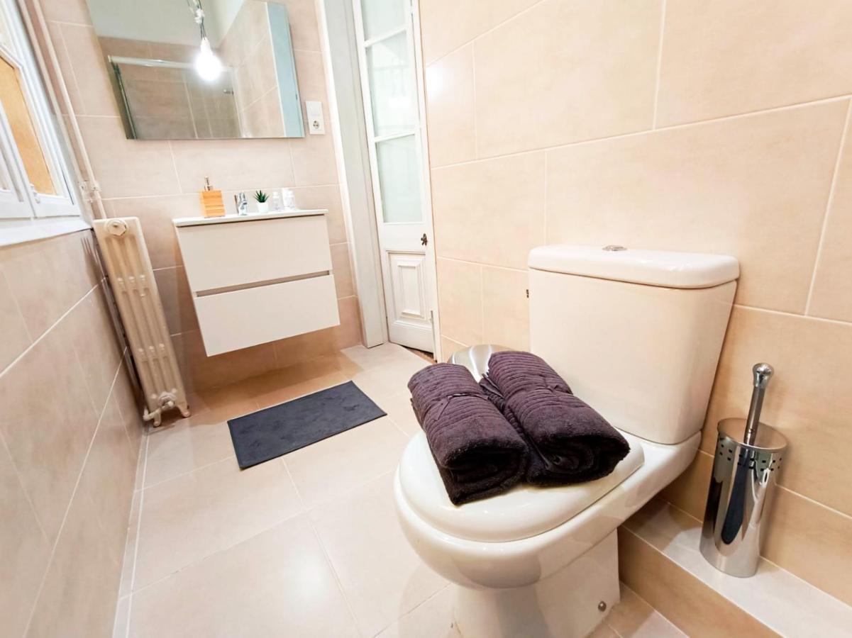 By Plaza Catalunya Rooms Barcelona Exterior foto